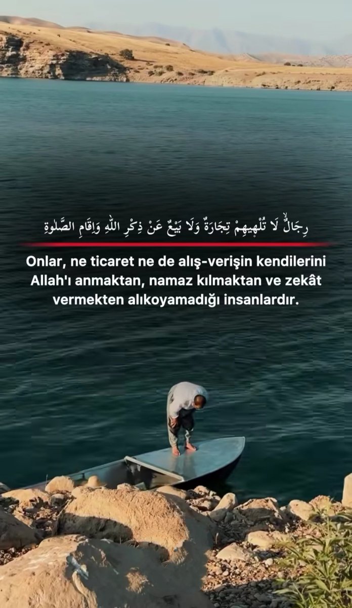 "En faziletli amel,vaktinde kılınan namazdır."