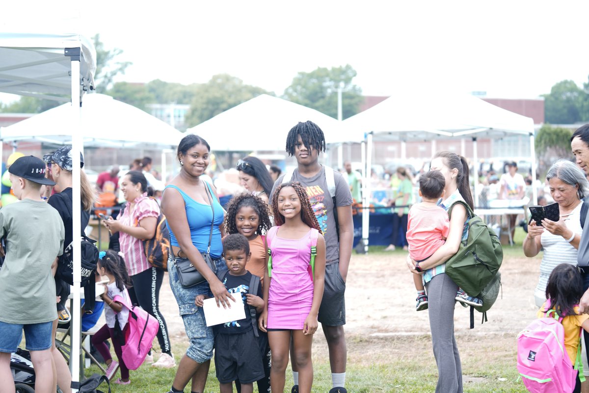 PHLschools's tweet image. It was so good seeing you at the George Washington HS Back-to-School Bus Tour stop! The fun continues today at Citizens Bank Park—see you there! View schedule at philasd.org/ringthebell.

Powered by @ibx, @ibxfdn, @amerihealthcaritas &amp;amp; @Xfinity
#PHLed #SDPBusTour #RingTheBellPHL