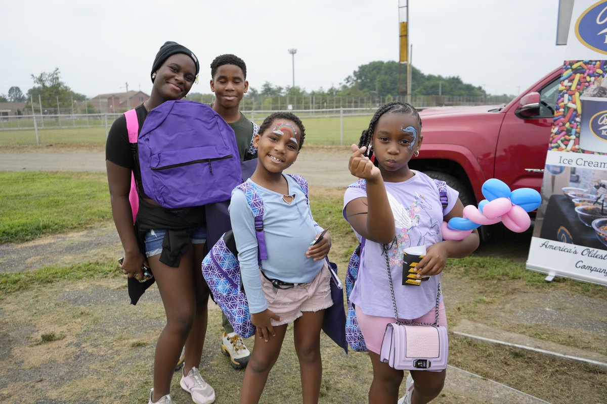 PHLschools's tweet image. It was so good seeing you at the George Washington HS Back-to-School Bus Tour stop! The fun continues today at Citizens Bank Park—see you there! View schedule at philasd.org/ringthebell.

Powered by @ibx, @ibxfdn, @amerihealthcaritas &amp;amp; @Xfinity
#PHLed #SDPBusTour #RingTheBellPHL