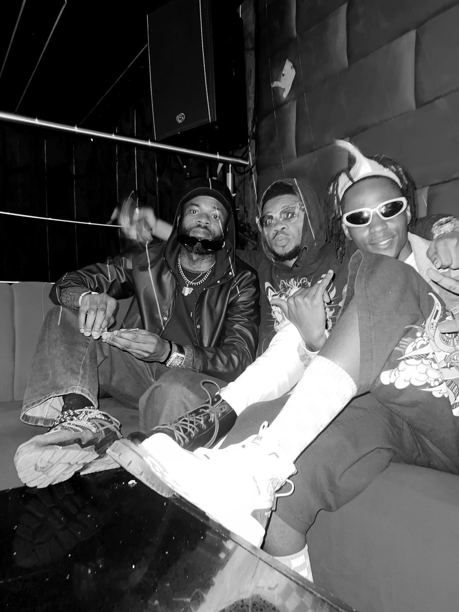 LOMNTANA LO UYANG’THINTA 🌆

#ohlordiknowsay