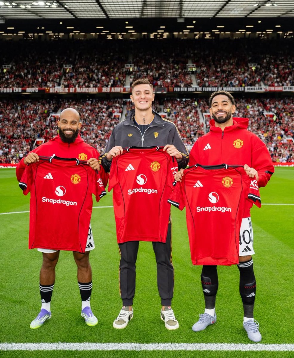 MainooMagic_'s tweet image. Did Sesko just leak Manchester United’s third shirt for this season?👀#ManUtd