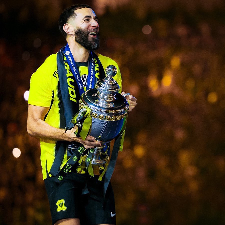 AImodrj's tweet photo. 🚨🚨🚨 صحيفة الماركا الاسبانية  : 

نادي الهلال و النصر هم الاكثر تعاقدات والرابحان الاكبر هذا الصيف بعد سقوطهما امام إستراتجية نادي الاتحاد بقيادة كريم بنزيما الموسم الماضي https://t.co/7zcYxZGBV3