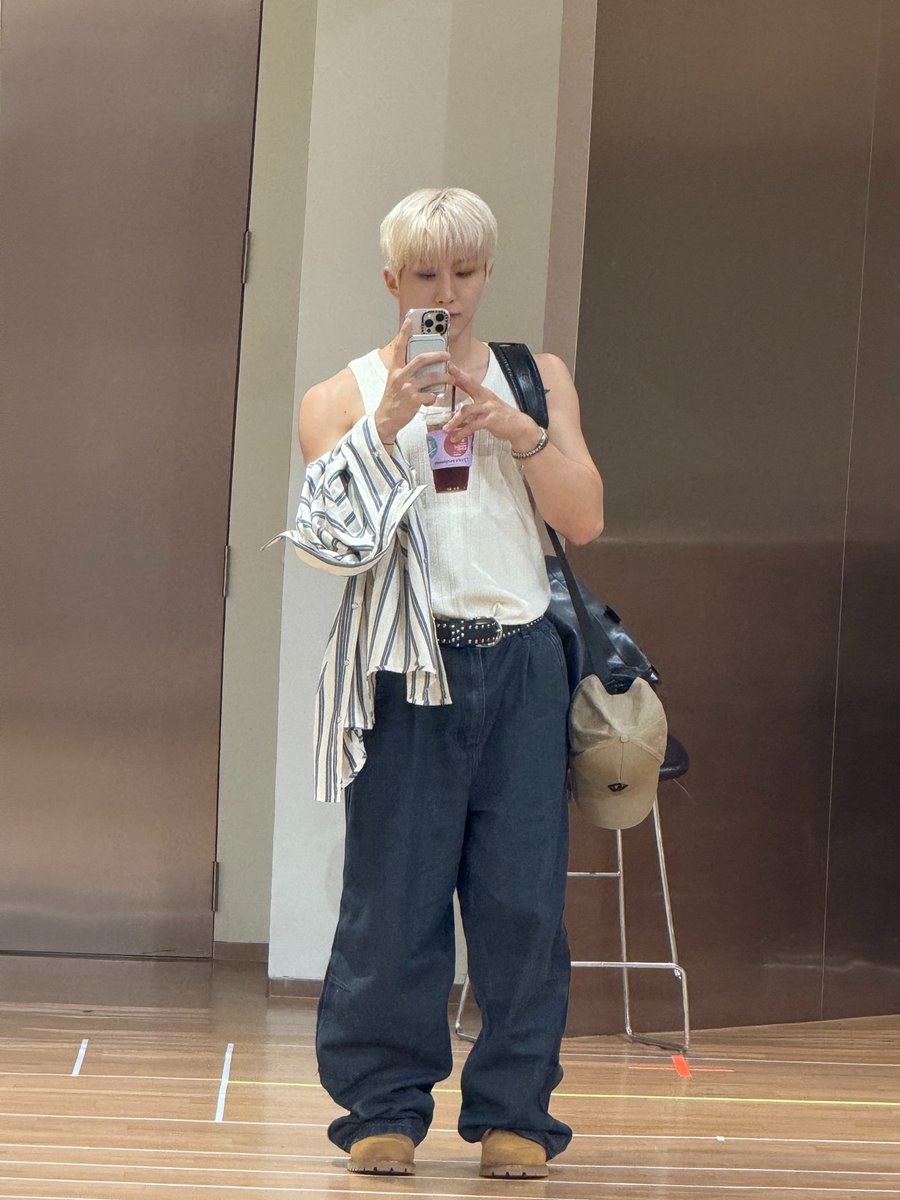 offclASTRO's tweet image. 로하들 다음주면 볼수있겠네~ 응원법 기대할게에엥😍 미리얘기하지만 좀 어려워 미안 ㅜㅜ