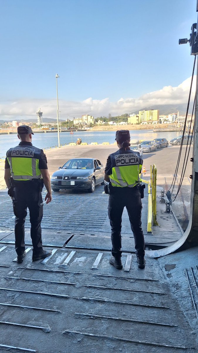 interiorgob's tweet photo. 👀¿Conoces la Brigada Móvil – Policía en el Transporte?

👮‍♂️ Es la unidad de la @policia encargada de protegernos en medios de transporte público.

🔵 Prevención de delitos, vigilancia móvil y respuesta rápida.

📍 Están donde más se les necesita: en movimiento, contigo. https://t.co/ip8sKEXXRX