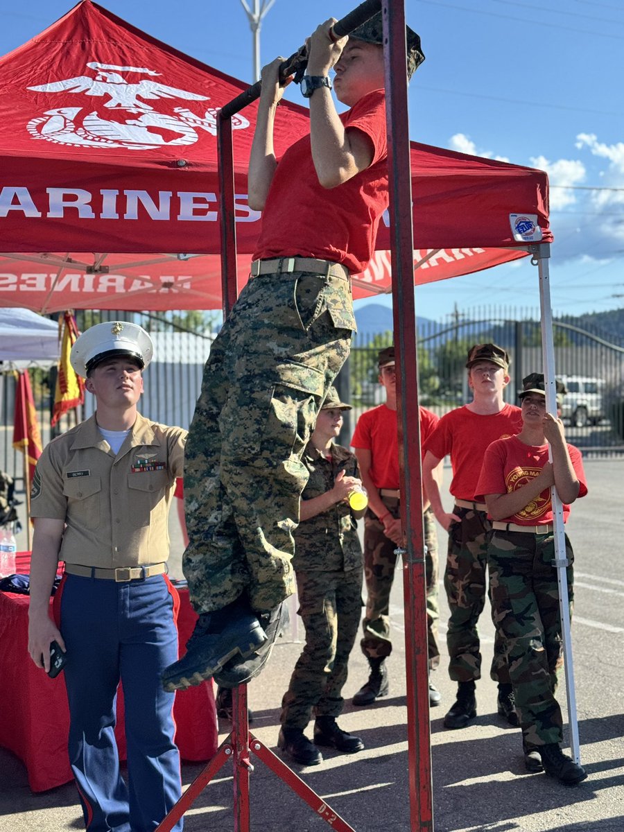 The Rogue Valley Young Marines, in Grants Pass, OR showed up strong at their local county fair, partnering with Marine Corps recruiters to learn skills like proper sleeve rolling and take on the mission of driving foot traffic to both the Marine Corps and Young Marines tables.🫡