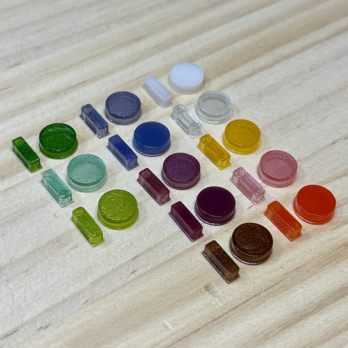 オリオン2用のカラーボタンできたー

パネルとボタンの色味を合わせるとカスタム感増すね

このボタンも後日放出予定ですー