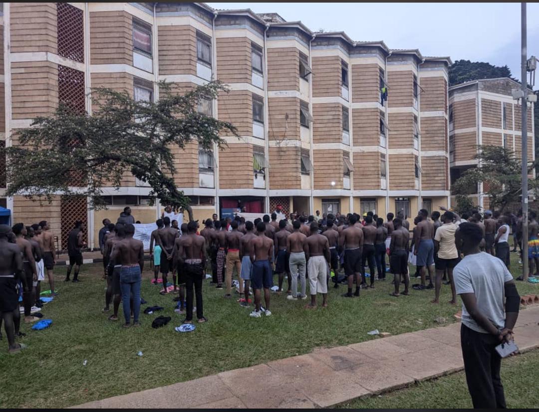 I was among these shirtless great men to be in 2018, i have never regretted putting off that shirt. Eeeh Mitchell Oyeeee