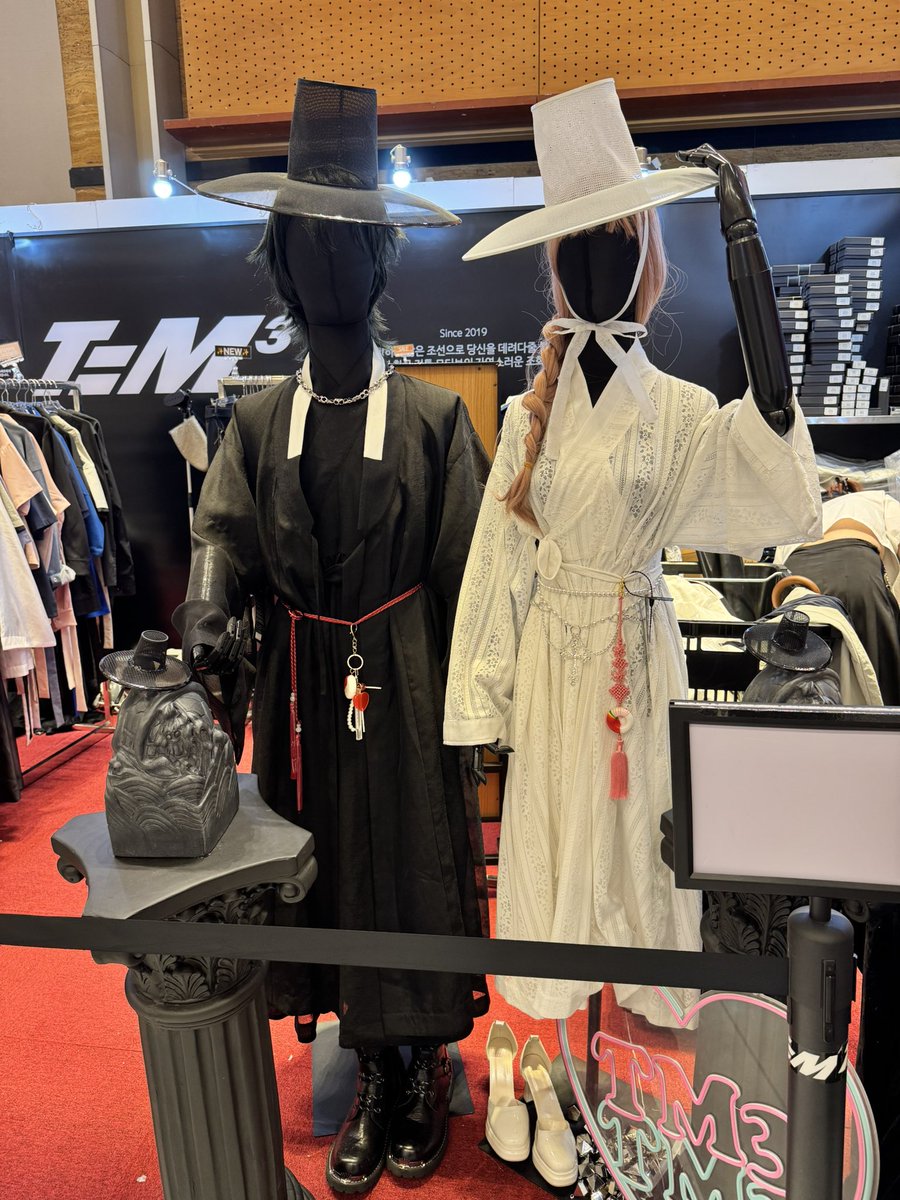 티엠쓰리는 정말 인기 많은 브랜드인걸 다시한번 실감합니다. 

일일로 행사를 도와드리면서 부스를 찾아오신 많은 분들 덕에 바쁘면서도 보람찬 하루를 보낸 거 같아요. 

오늘도 고생하신 대표님과 직원분들께 감사의 말씀을 드립니다.

<a href="/Tm3Official/">TM3 티엠쓰리</a> 

#한복상점2025 #한복상점 #티엠쓰리 #한복