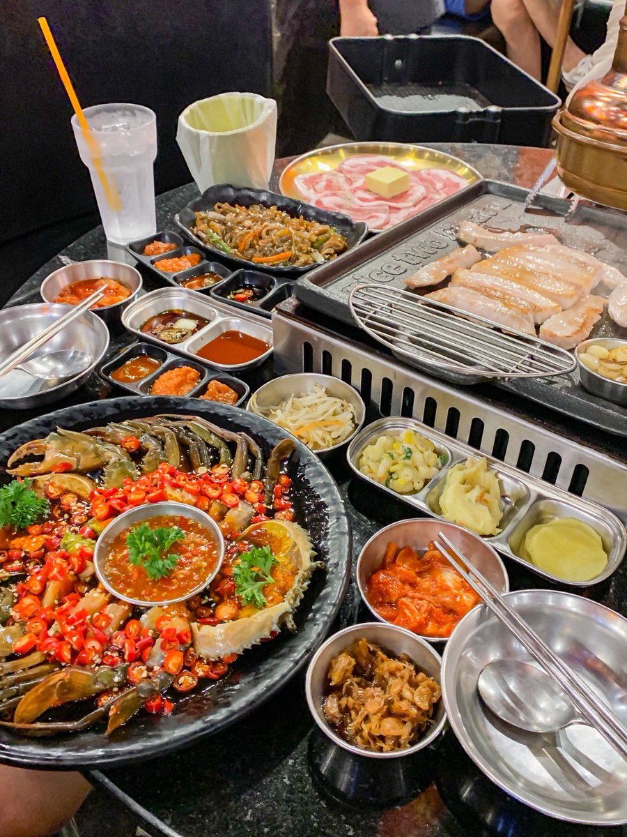 โอ้ยยยย คิดถึงอาหารฮงแดเว่อ🥹 อยากไปล่าของกินสตรีทฟู้ดอีก ไหนจะต็อกบกกีร้อนๆ ไก่ทอดเกาหลีกรอบๆ ปิ้งย่าง รามยอนและปูดองทีเด็ดดด🦀✨ แต่รอบนี้ไม่ต้องบินไปเกาหลีละ เพราะรถไฟฟ้าก็ไปถึงงง งาน Hongdae Vibes เค้ายกฮงแดมาไว้ที่ลานหน้า centralwOrld เลยคับ🇰🇷

#ViuHongdaeVibes #ไปฮงแดกับViu