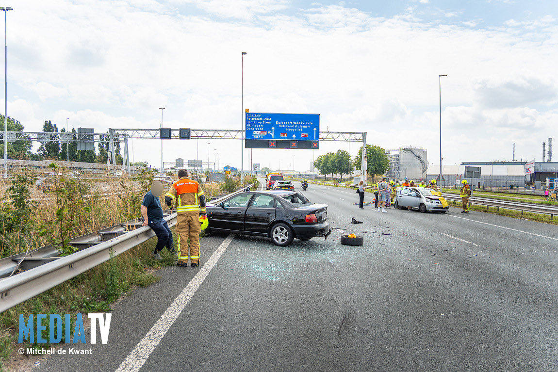 Twee auto's botsen op A4 bij Vondelingenplaat