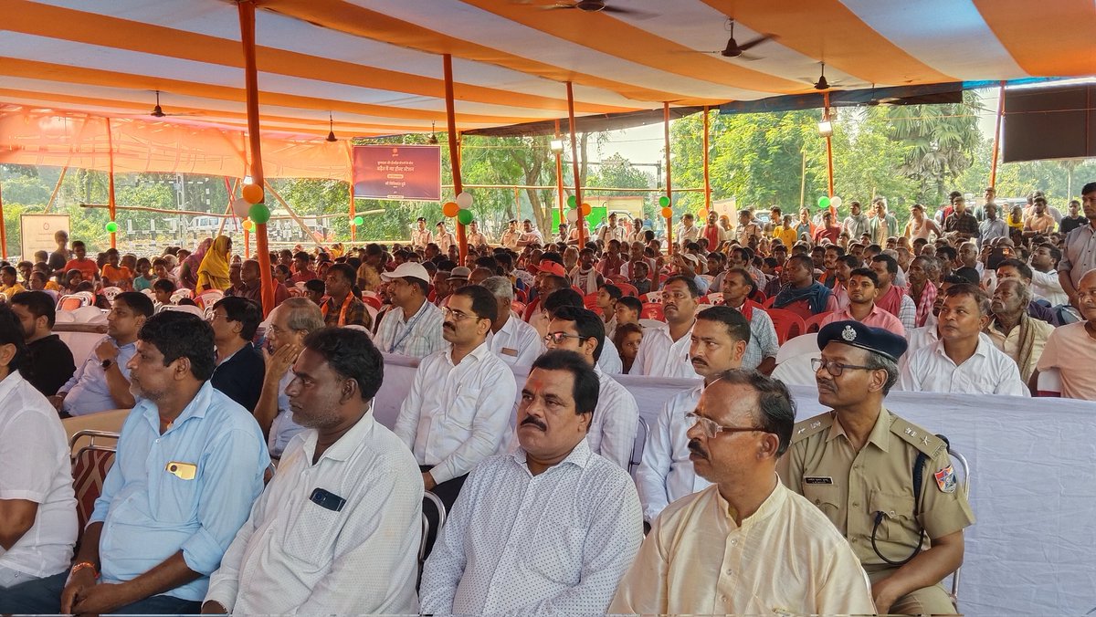 drmmalda's tweet photo. Foundation stone laid for the proposed Barhait Halt Station today between Hansdiha and Dumka section under Malda Division.
 #EasternRailway #MaldaDivision #BarhaitHalt #RailwayDevelopment #ConnectivityMatters #DRMMalda https://t.co/TvbfavdYPf