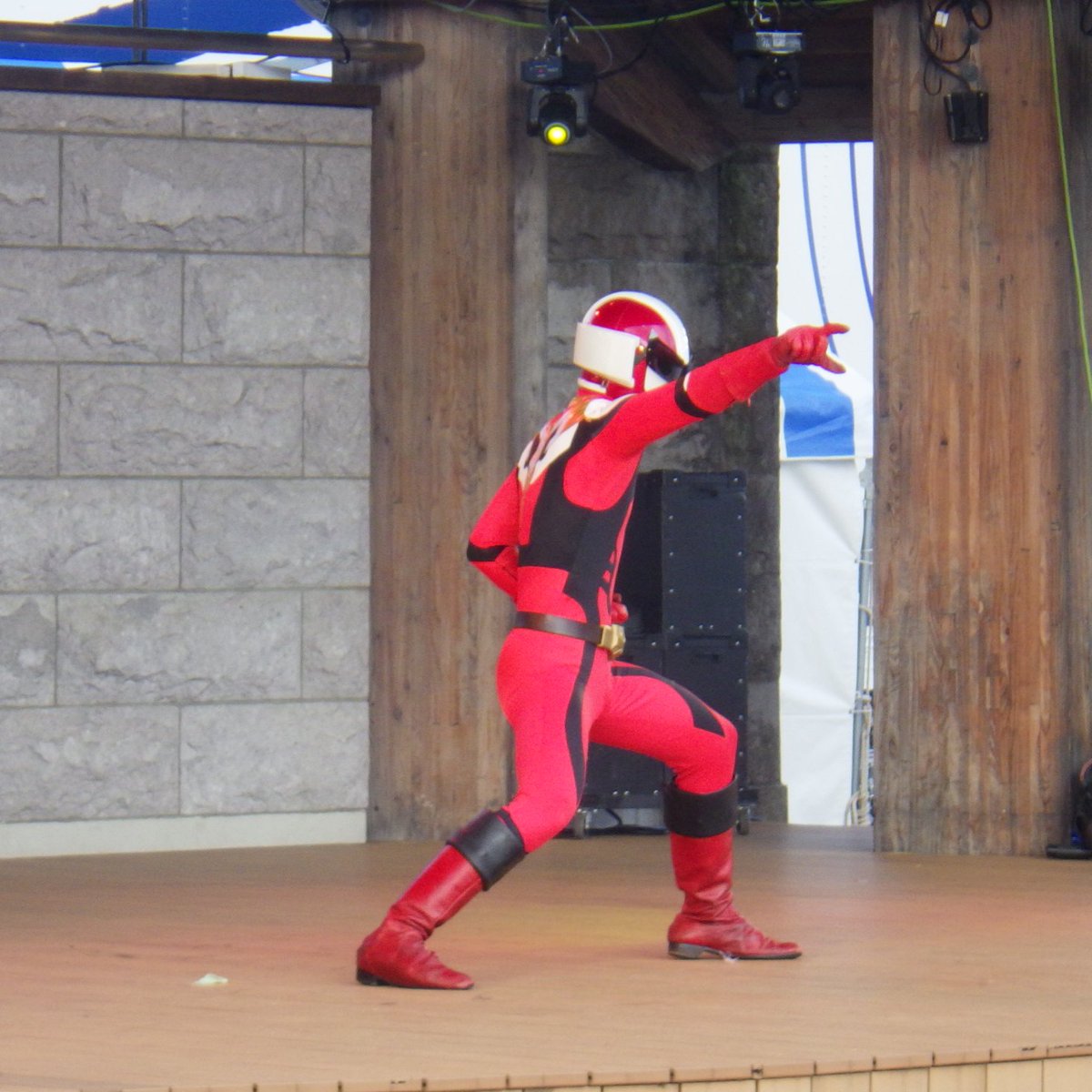 daisuki_gorilla's tweet photo. No.1は大活躍だし久しぶりにダイス勢ぞろいだし相変わらず格好良いわ可愛いわで20分以上あるのにあっという間のショーでしたね。気がついたら終わっていた･･･。シャレにならない猛暑の中おつかれさまでした！  #白河市 #ダルライザー #天才集団ダイス https://t.co/MGuXyXxJg7