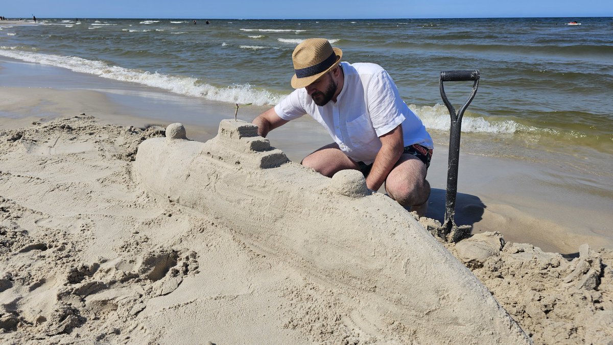 Dzięki wczorajszemu dofinansowaniu z KPO w postaci ciepłego radlera w puszce zero postanowiłem nie porzucać projektu i dzisiaj odnowić uszkodzone przez siły natury struktury okrętu.