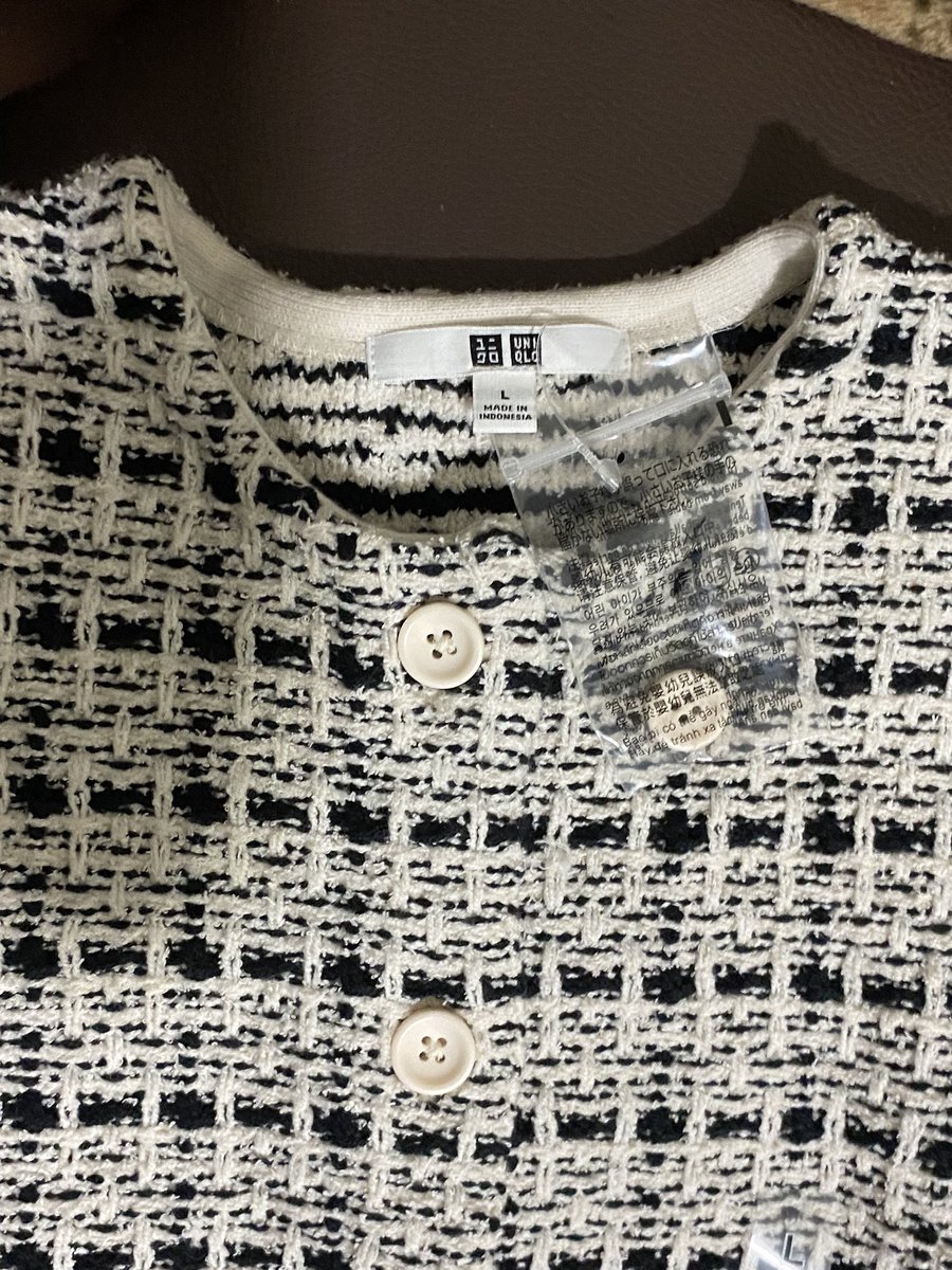 yutatheripper's tweet photo. wts preloved uniqlo knit cardigan size L, lepas  tag aja masih ada kancing cadangannya, 280k https://t.co/j9VGBDWyV9