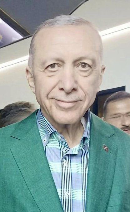 Bugün Cumhurbaşkanı seçimi olsa;

Ekrem İmamoğlu %56,3
Tayyip Erdoğan    %43,7

(HBS Araştırma)