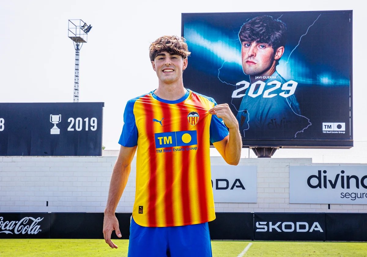 Ja7meSolo's tweet photo. La maravillosa CANTERA CHE! Calidad humana y deportiva...nunca dejaran caer al club!
❤️💛💙
#OrgullChe https://t.co/U4yNMgDmkQ