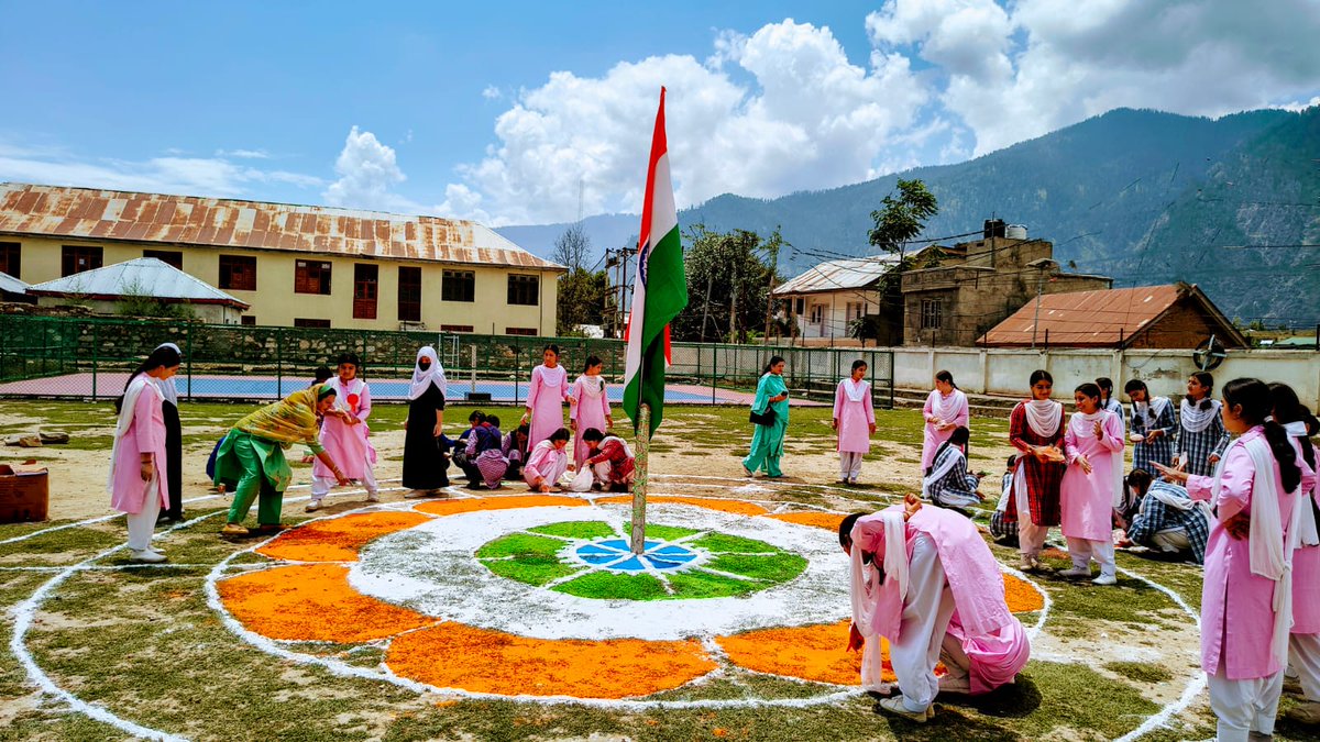 MinOfCultureGoI's tweet image. We are elated to see the enthusiasm surrounding the #HarGharTiranga campaign. From Kashmir to Lakshadweep and from Gujarat to Sikkim, the heartwarming images of people proudly hoisting the Tricolour show the deep connection that every Indian has with the National Flag. (1/3)