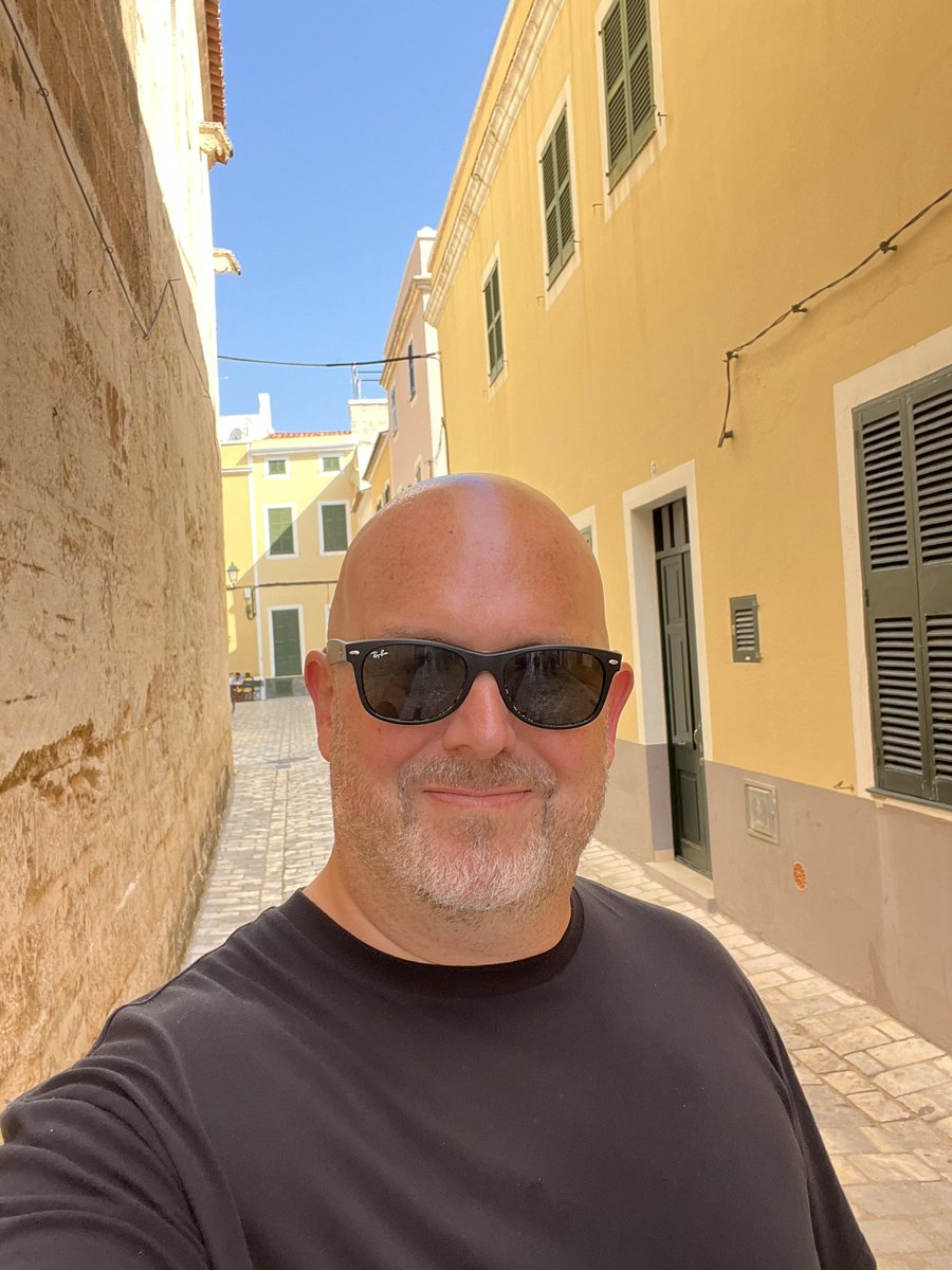 gotthegistofit's tweet image. Sunshine, gin and lemon, dexamethazone, regorafenib, lanzoprazole, morphine.

Us cancer folks know how to do a boozy drug fuelled holiday.

🇪🇸