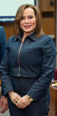 Señora, tenga la decencia de renunciar...
Es una verguenza para todo el Pais.
Esta ANR deberia de dejar de proteger a esta corrupta y traidora a su Partido, a quienes la votaron, al pueblo...