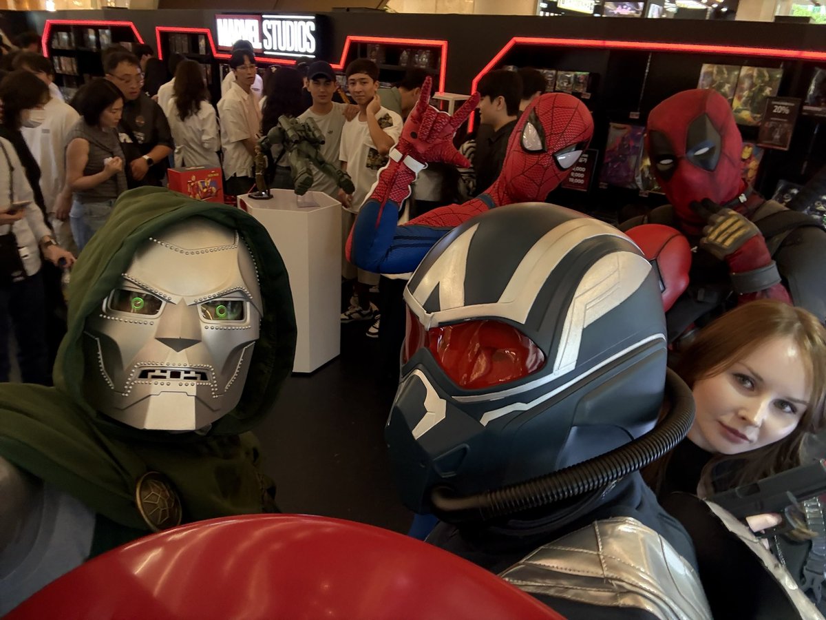 chcuru486's tweet image. 오늘 팝업행사 정말 많은 고객님들이 방문해주셧습니다.
혼잡한와중 많은분들이 사진찍으러 와주시고 질서있게 기다려주셔서 정말 감사했습니다.
다들 수고하셧습니다. 
내일 도 성공적인 행사가 되길

#mcs #mcs_잠실 #마블 #마블팝업 #마블컬렉션