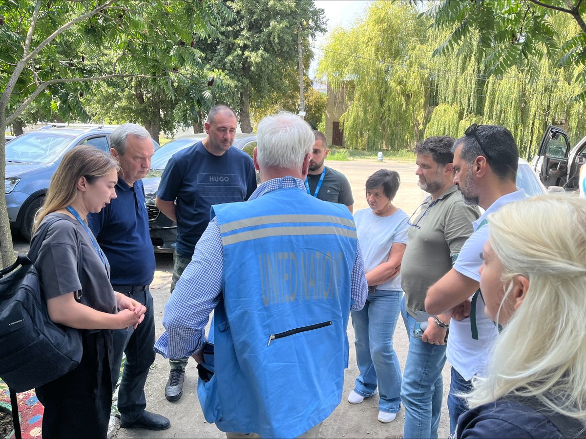 Visit 2day potential humanitarian transit centre Synelnykove w/ Deputy Head Dnipropetrovska Oblast Admin Vladislav Haivonenko. Govt decided to open it &amp; I affirmed our commitment to support with available resources &amp; explore more options 4 safe dignified aid to all needy evacuees
