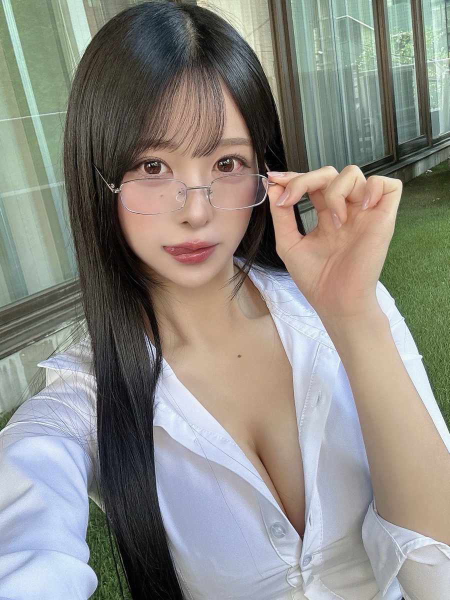 いよいよ明日 8月10日(日)
グランキコーナ大阪本店さまへ
1日訪問させて頂きます❣️

私は13時から20時ごろまでお店にいます✨
会えるタイミングは
①13時〜
②15時〜
③19時〜

2ショット撮れます🙆‍♀️❕
そして、当日限定クリアファイルも
3種類✨会えるタイミング前に
配布させていただくみたいです💭
(事前アナウンスがあるみたい!)
お着替えも3回するよ🌸

大阪で会えるイベントを
あまりしたことがないのでドキドキ🥺

お一人様×初めましての方が
きっとほとんどのはず!💭大歓迎ですので🥰
ぜひ気軽に会いに来てください!❤️ #PR