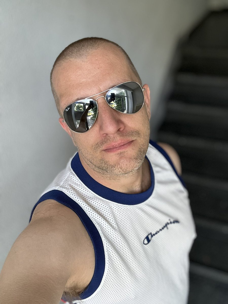 AshtrayFagGermany tweet media