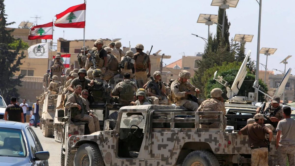 Ragyelsaad's tweet photo. الرحمة والخلود لشهداء #الجيش_اللبناني والجرحى الذين سقطوا اليوم في مسيرة استعادة هيبة الدولة وسلطتها على كامل التراب الوطني. نحن على ثقة تامة بأن لا شي يمكن أن يثني جيشنا البطل عم القيام بكل واجباته لفرض سيادة الدولة مهما عظمت التضحيات والتحديات. 
نتقدم بأحر التعازي لفخامة رئيس الجمهورية ولرئيس الحكومة ولقائد الجيش وضباطه وجنوده ولعائلات الشهداء الأبطال، ونتمنى الشفاء العاجل للجرحى