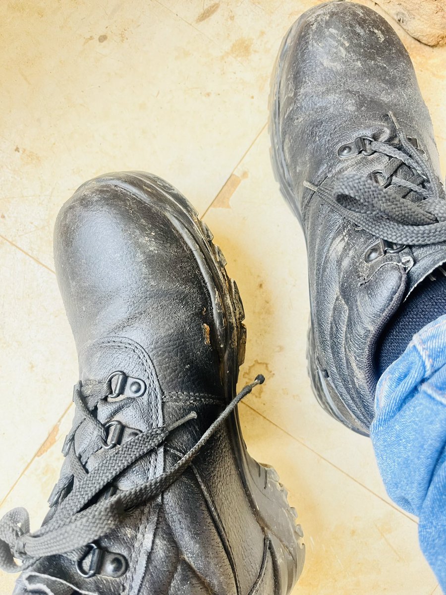 KagisoKenzitto's tweet image. #WorkModeActivated