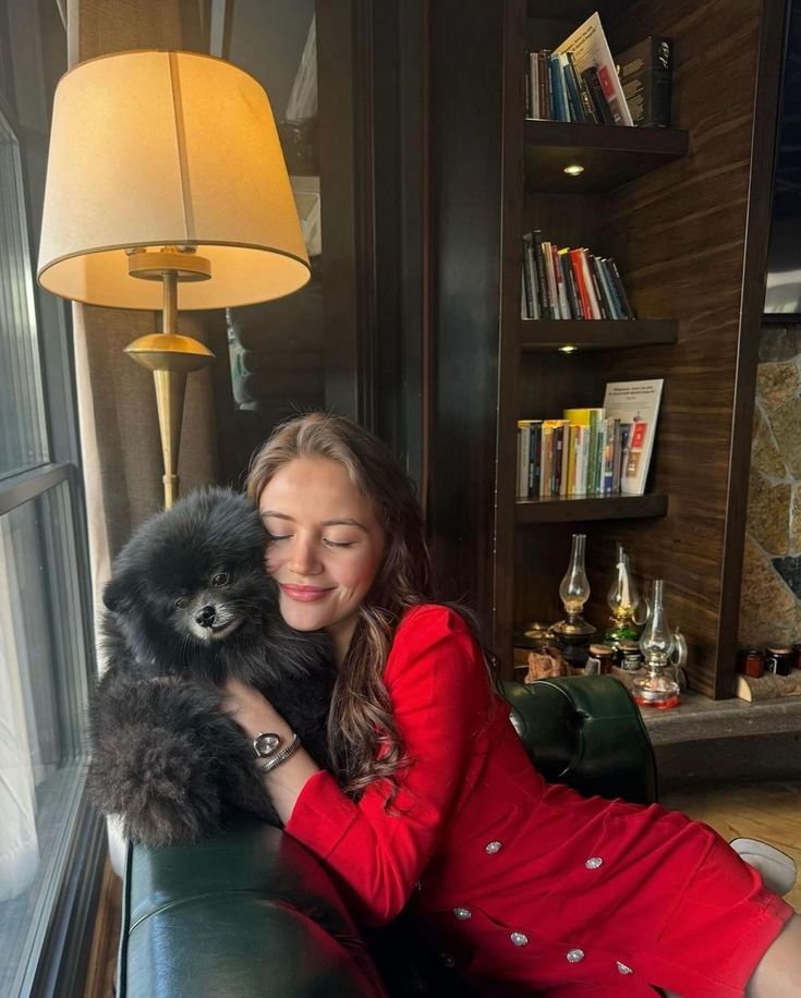 Çalıştığı kişilerin görenlerin Her defasında zarifliğini duruşunu karakterini överek anlattığı birisi olunca sevenin kadar kıskançlıktan delirenlerin de olması normal...Onlarda olmayanın fazlası var Seviliyorsun Kelebeğim...❤️‍🔥

#YağmurYüksel