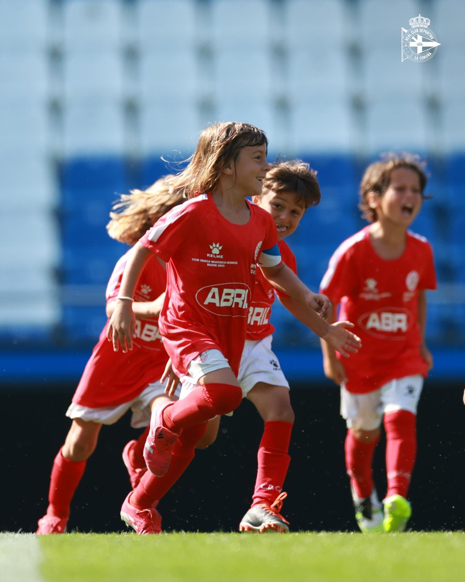 🎉 Parabéns ao @clubcalasanz por proclamarse campión do Mini #TeresaHerrera na categoría Prebenxamín 🏆

👏 Gran torneo tamén para o @victoriacf1943 , subcampións tras unha moi boa actuación.