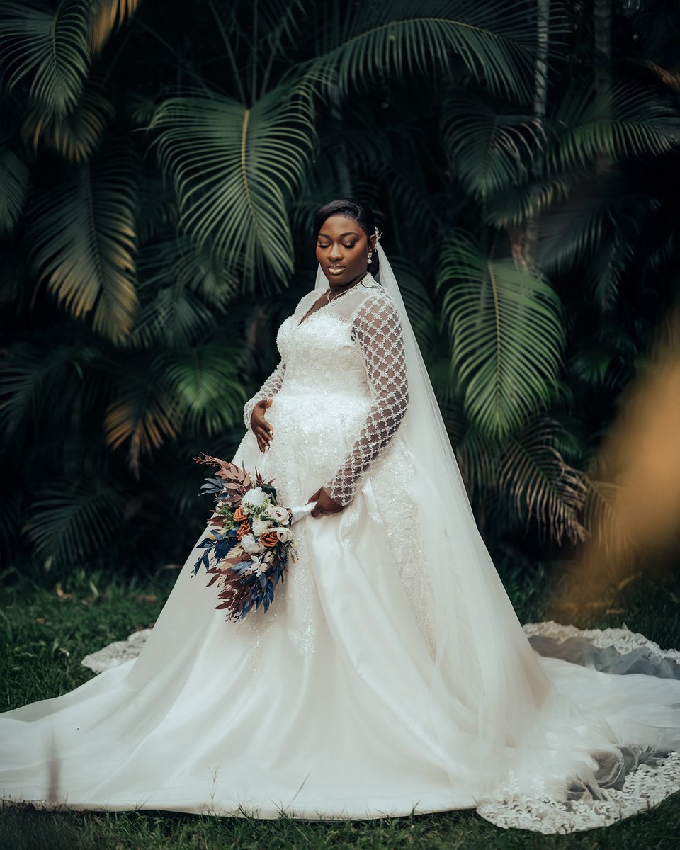 olan_nig's tweet image. IYUNOLUWA 

A dream in white 🤍 #WeddingDayMagic 

Bride @jaden_nick

#olanbridal #olan