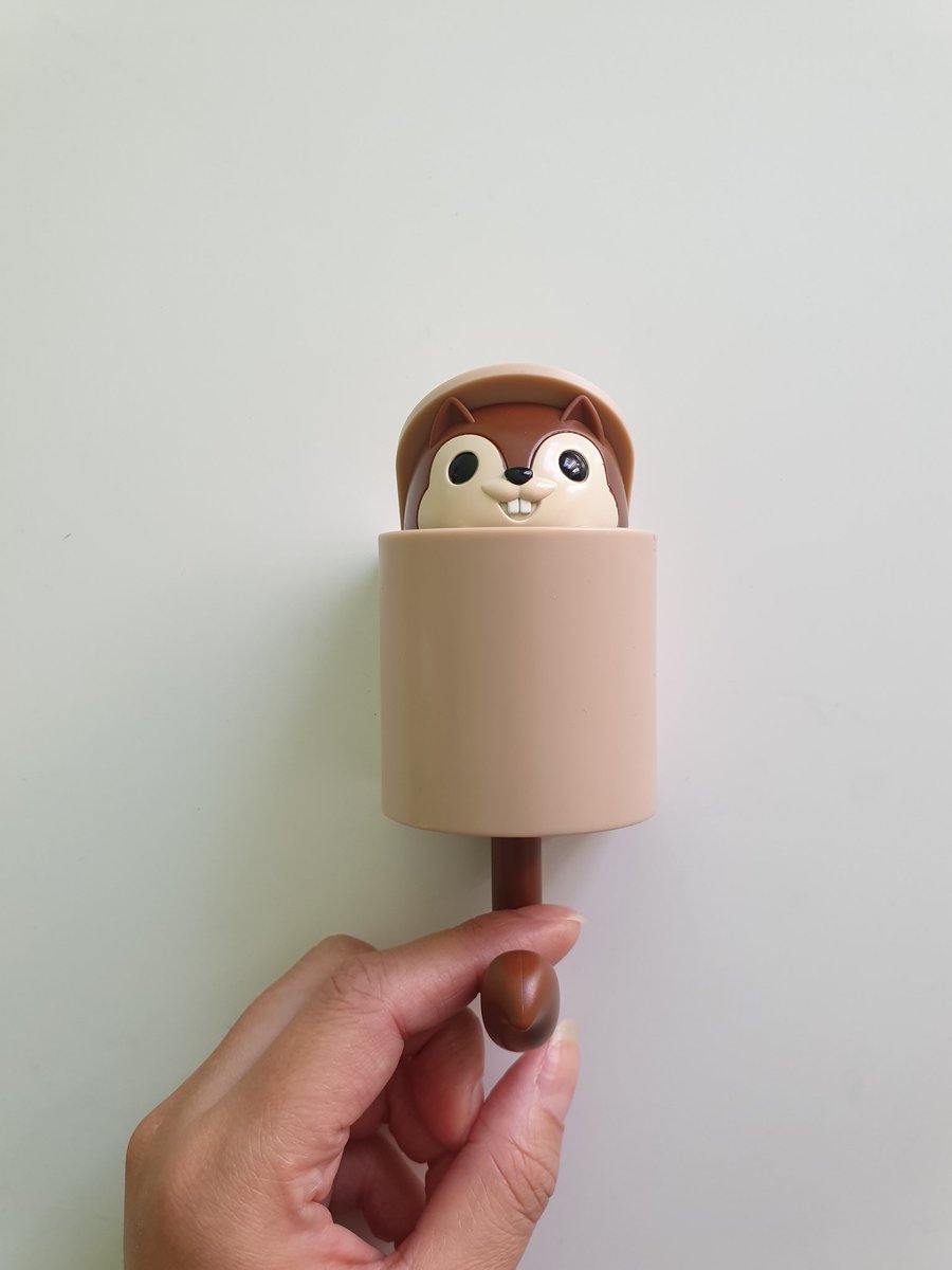 Bayılıyorum böyle gereksiz şeylere bende de içinden sincap çıkan askı var