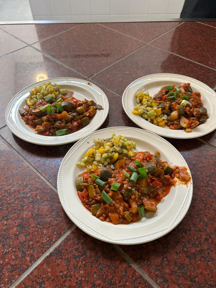 IOweYouNathan's tweet image. Tuesday's Rockin' Ratatouille with Cucumber Salad! 

I was really pleased with this one. Smoked pap and Oregano. Bangin'. 

#cooking #community #Broxtowe #Nottingham #plantbased #vegan