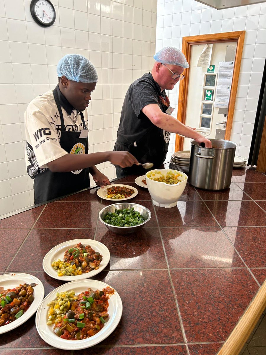 IOweYouNathan's tweet image. Tuesday's Rockin' Ratatouille with Cucumber Salad! 

I was really pleased with this one. Smoked pap and Oregano. Bangin'. 

#cooking #community #Broxtowe #Nottingham #plantbased #vegan