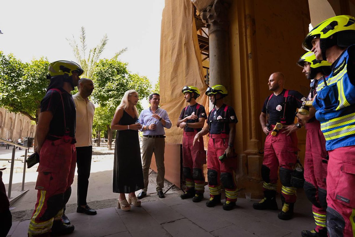 Patricia del Pozo (@patricia_pozo_) on Twitter photo He visitado junto al alcalde de #Córdoba, <a href="/jmbellidoroche/">José Maria Bellido</a>, al deán del Cabildo de la <a href="/mezq_catedral/">Mezquita-Catedral de Córdoba</a> y a <a href="/EduLucena_/">Eduardo Lucena</a> este monumento para comprobar su estado tras el incendio de ayer.
La disposición de la <a href="/AndaluciaJunta/">Junta de Andalucía</a> a colaborar para reparar los daños es plena. He visitado junto al alcalde de #Córdoba, <a href="/jmbellidoroche/">José Maria Bellido</a>, al deán del Cabildo de la <a href="/mezq_catedral/">Mezquita-Catedral de Córdoba</a> y a <a href="/EduLucena_/">Eduardo Lucena</a> este monumento para comprobar su estado tras el incendio de ayer.
La disposición de la <a href="/AndaluciaJunta/">Junta de Andalucía</a> a colaborar para reparar los daños es plena.