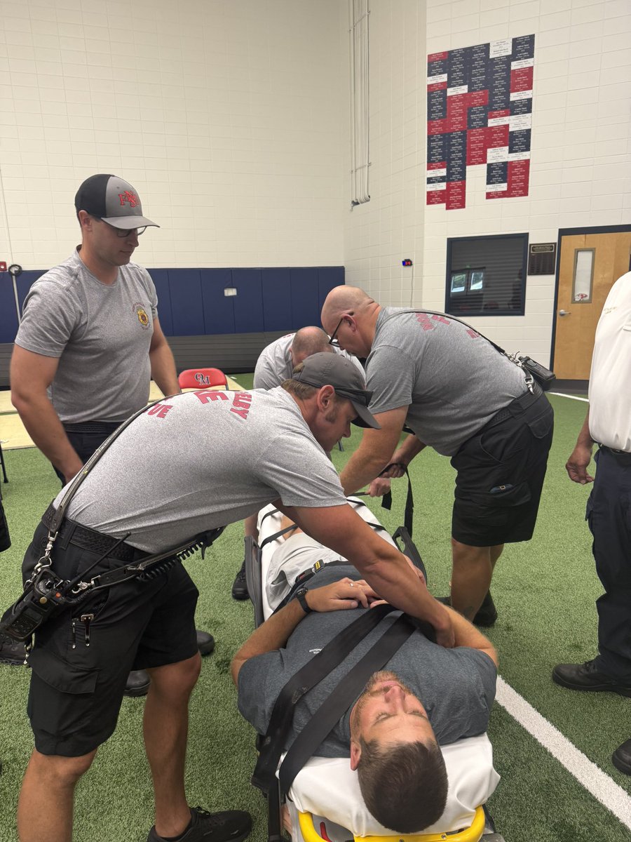 talklisteninsp's tweet photo. It’s that time of year! Annual EAP training at Oak Mtn HS with our local EMS. We are extremely grateful for North Shelby Fire Dept and Dr Ortega @AndrewsSportMed #ATTwitter #SSAT #EMS #athletictrainers #teamdoc https://t.co/t9ah8c5V5U