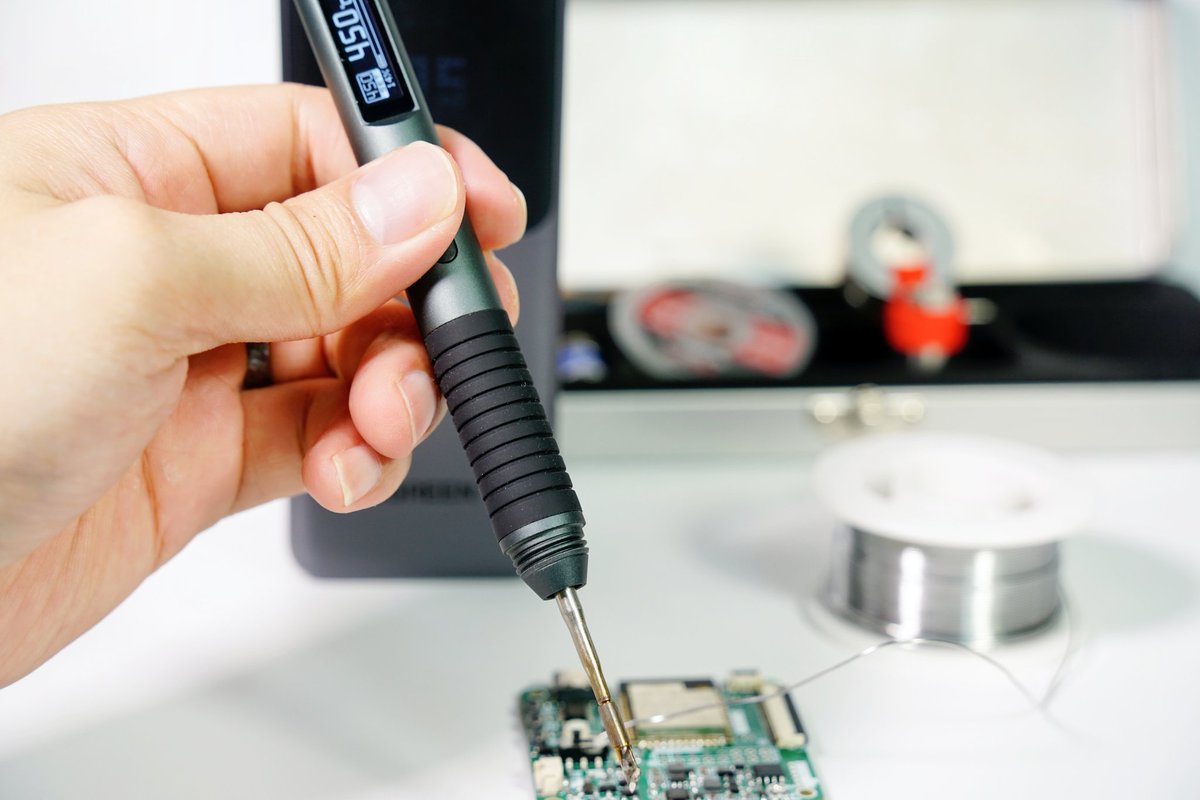ZC_Explorer's tweet photo. I made my own soldering iron kit! Absolutely love this handy electrician’s gadget that I can take anywhere. https://t.co/zeeGEZK0C9