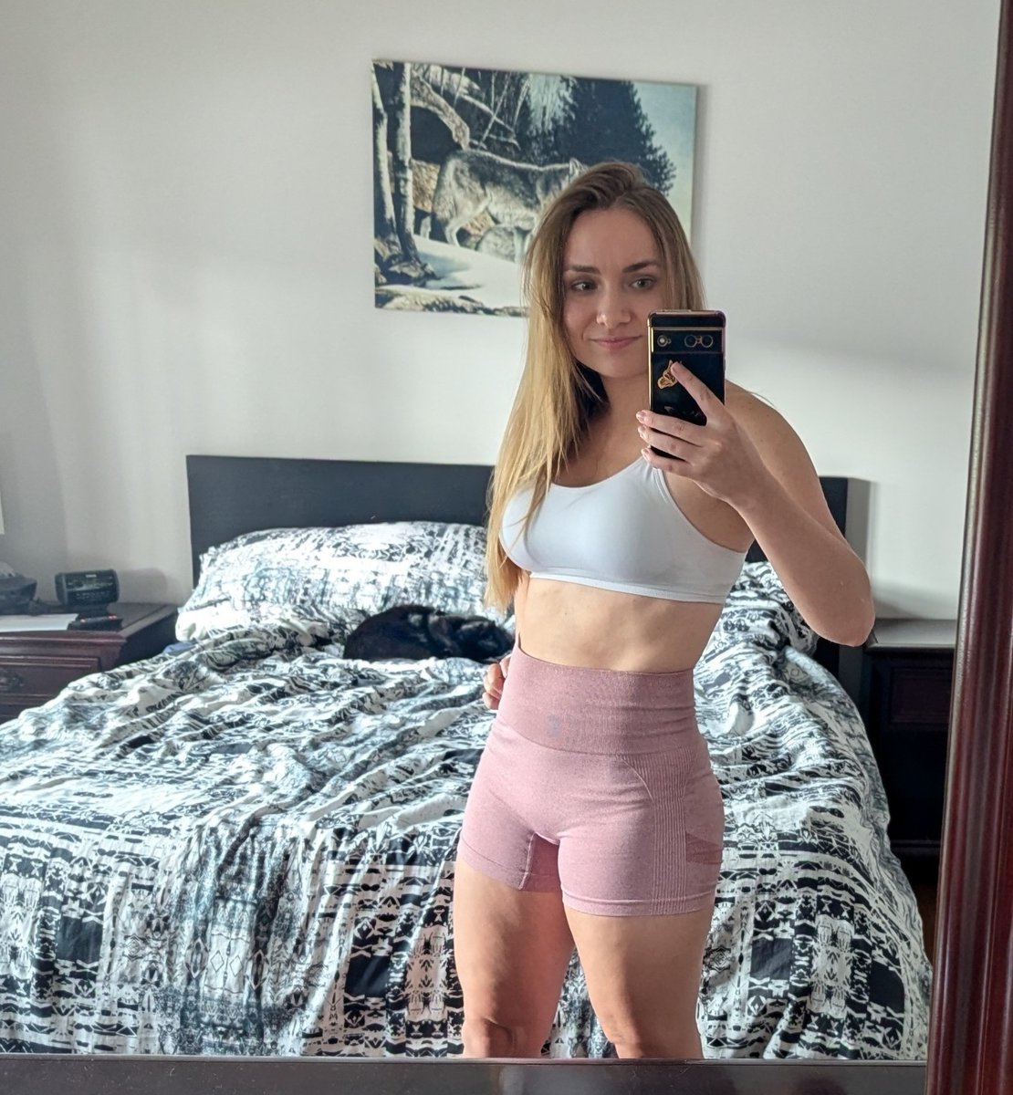 Since replacing raiding with gym...
- 4 pounds of fat
+ 4 pounds of muscle
32% to 28% body fat percentage
~ 124 pounds maintained

Didn't take a good before image like an idiot but went down a size in clothes. This was only a few months so we'll see what another 3 will do :)🦵