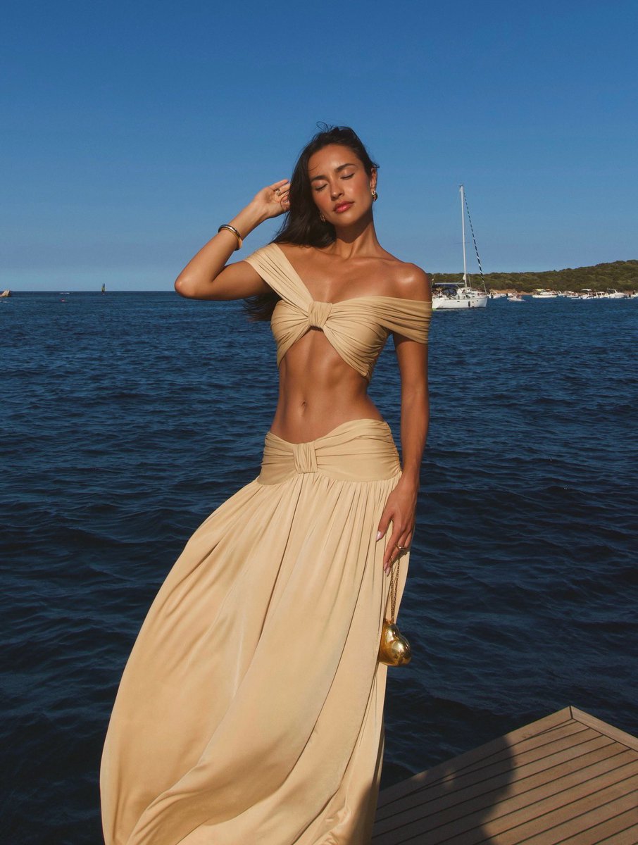 archivechalex's tweet image. charles leclerc is the luckiest man alive