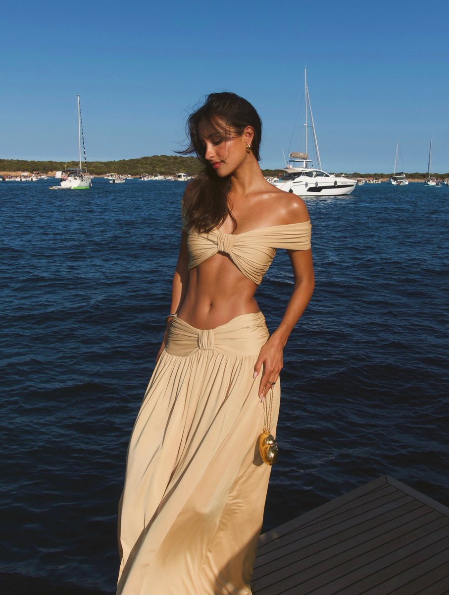 archivechalex's tweet image. charles leclerc is the luckiest man alive