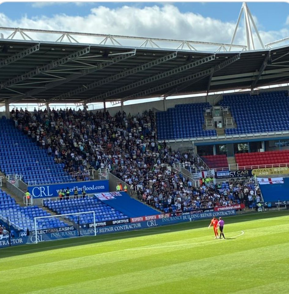 Huddersfield Town fans in the away end vs Reading this afternoon 👏 

#htafc #ReadingFC