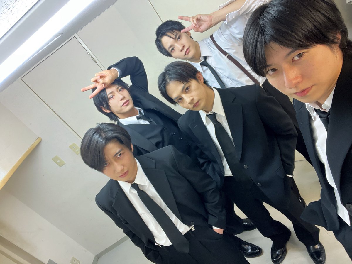 kaisei_abe's tweet photo. 不条理な人々
３回目ご来場ありがとうございました📕

明日ソワレで僕は最後の不条理です！

奥様よろしくお願いします🤲 https://t.co/7IXtlOaNuT