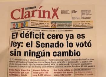 BallayFlaco's tweet photo. El anuncio de una ley que aseguraba el #deficitcero fue anunciada en tapa por cierto pasquín poco antes del estallido de 2001. Cualquier parecido con el discurso del Libertino NO es mera coincidencia ¡A los botes! https://t.co/8Dx0asfOGK