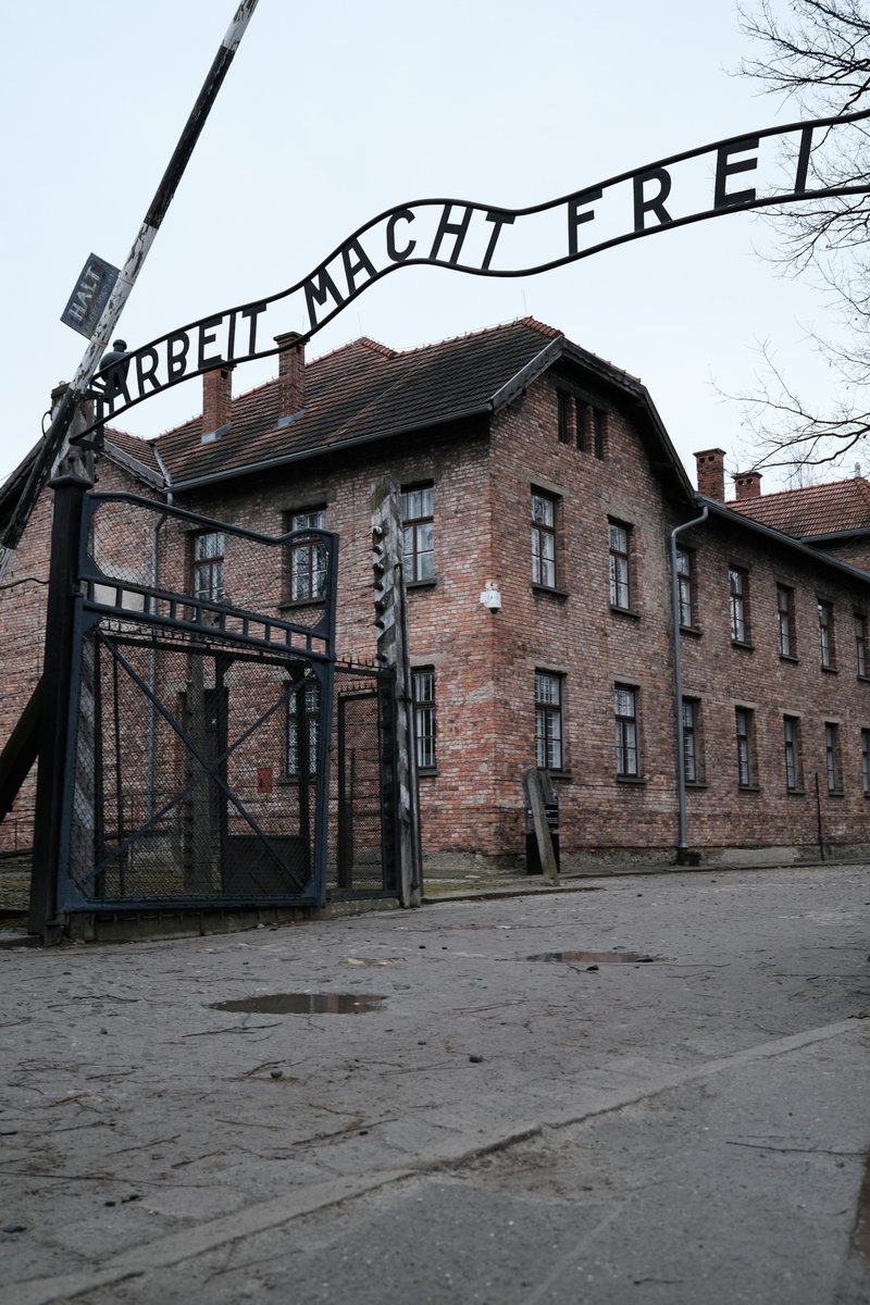✨#Auschwitz, Patrimonio de la Humanidad, está a menos de 70 km de Cracovia.

✏️Aquí te explico paso a paso cómo llegar, entradas y consejos prácticos ►  bit.ly/Visitar_Auschw…
