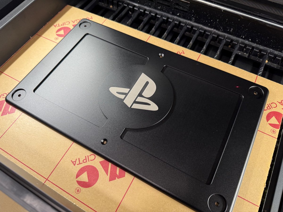 JasensCustoms's tweet image. Doing some #Panzer5 engraving this morning. You can add custom engraving to your bottom panel medallion easy! #customize -#engraving #fightstick #PlayStation