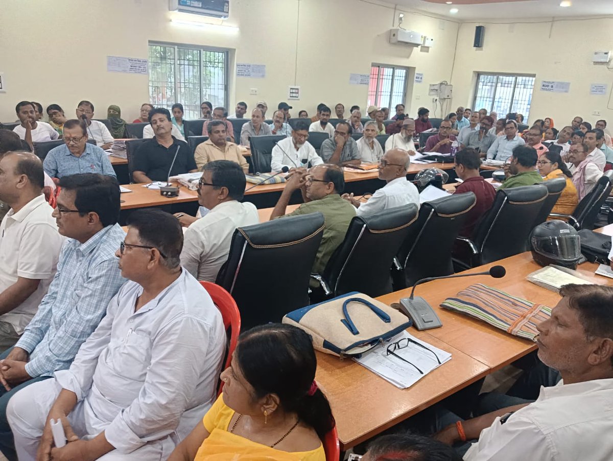 83 दरभंगा विधानसभा निर्वाचन क्षेत्र अंतर्गत सभी मतदान केन्द्र स्तरीय पदाधिकारी व सुपरवाइजर  और  सभी सहायक निर्वाचक निबंधन पदाधिकारी के साथ समीक्षा बैठक करते हुए निर्वाचक निबंधन पदाधिकारी-सह-नगर आयुक्त नगर निगम दरभंगा।

<a href="/CEOBihar/">Chief Electoral Officer, Bihar</a>