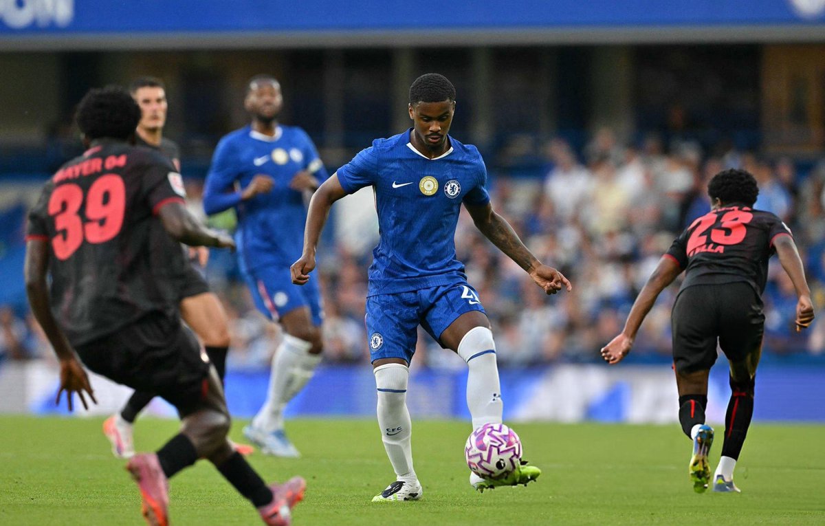 🎙️ Erik Ten Hag sur Hato :

« Il était l'un des meilleurs, peut-être le meilleur joueur de l'Eredivisie. Il est si jeune mais déjà à un très haut niveau.

Je suis convaincu qu'il réussira à Chelsea. Je félicite Chelsea pour avoir recruté ce grand joueur. »