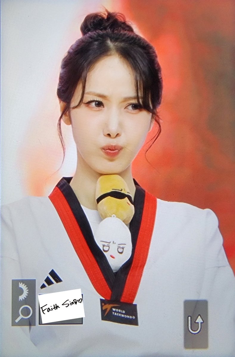 250809 팬싸 #비비지 #VIVIZ #신비 #SINB  프리뷰 

<a href="/VIVIZ_official/">VIVIZ</a> 😗