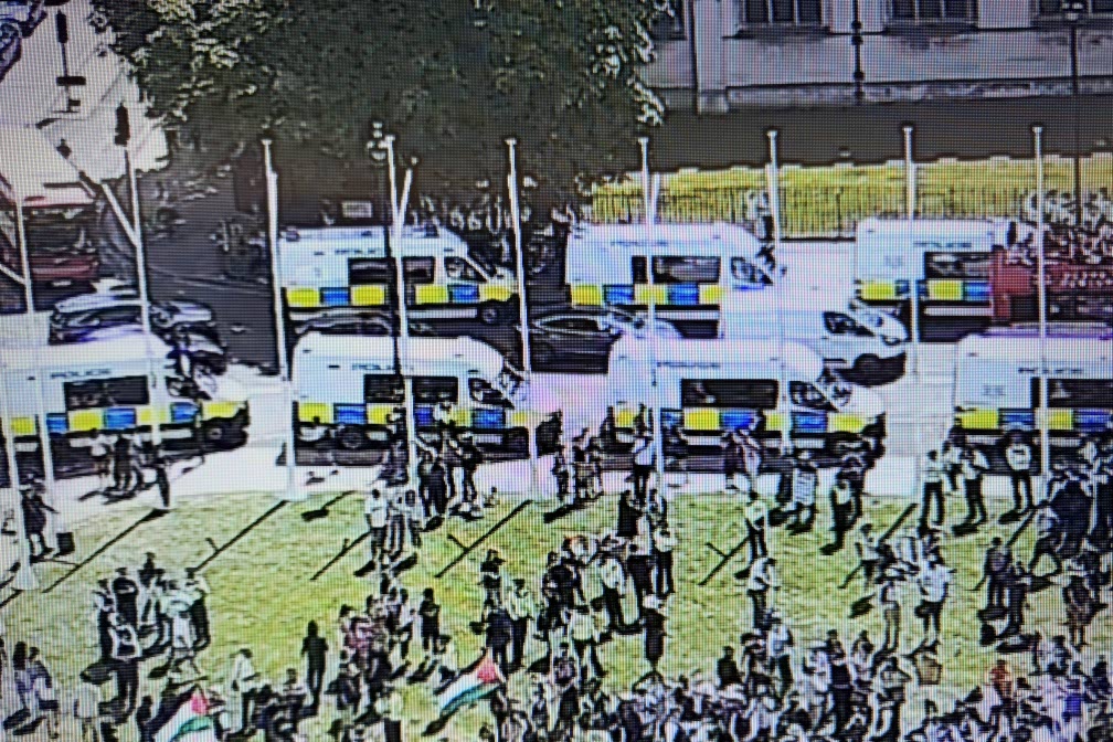 metpoliceuk's tweet image. Arrest update: We’ve now made more than 50 arrests in Parliament Square and our interventions continue.
We have significant resources deployed to this operation. It will take time but we will arrest anyone expressing support for Palestine Action.